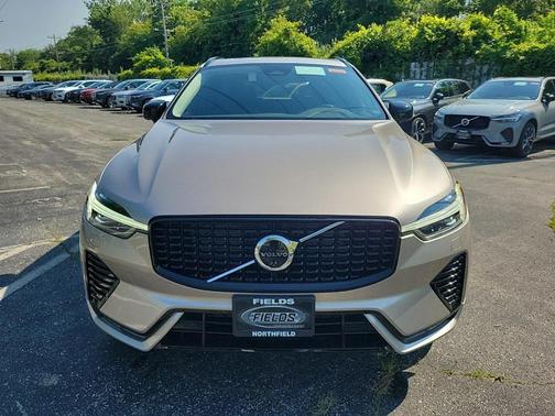 2025 Volvo XC60 B5 Plus