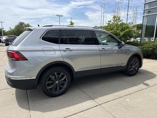 Pyrite Silver Metallic 2023 Volkswagen Tiguan 2.0T SE