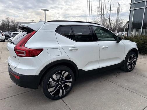 2026 Volvo XC40 B5 Ultra