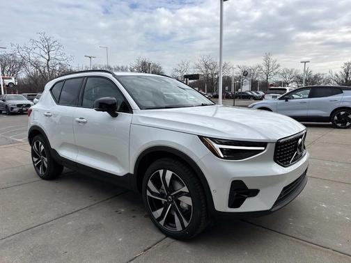 2026 Volvo XC40 B5 Ultra