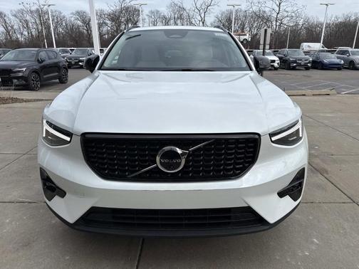 2026 Volvo XC40 B5 Ultra