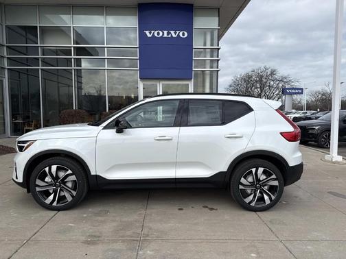 2026 Volvo XC40 B5 Ultra