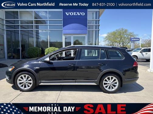 Deep Black Pearl Effect 2017 Volkswagen Golf Alltrack TSI SE