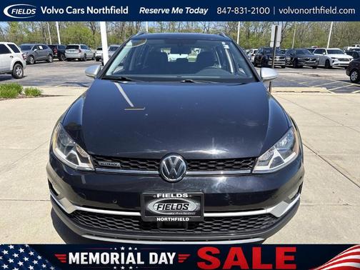 Deep Black Pearl Effect 2017 Volkswagen Golf Alltrack TSI SE