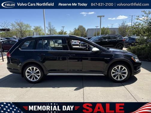 Deep Black Pearl Effect 2017 Volkswagen Golf Alltrack TSI SE
