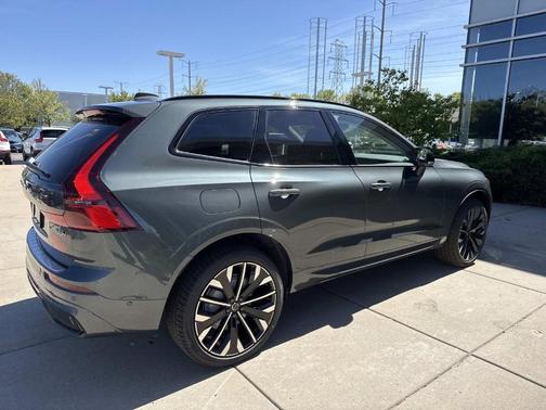 Forest Green 2026 Volvo XC60 B5 Ultra