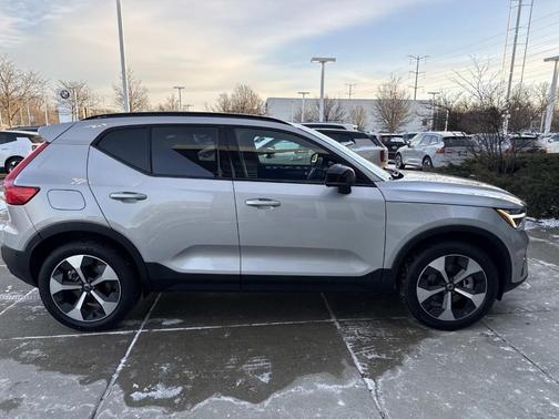 2025 Volvo XC40 B5 Plus Dark Theme