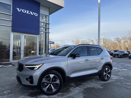 2025 Volvo XC40 B5 Plus Dark Theme