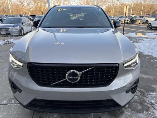2025 Volvo XC40 B5 Plus Dark Theme