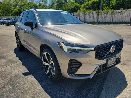 2025 Volvo XC60 B5 Ultra