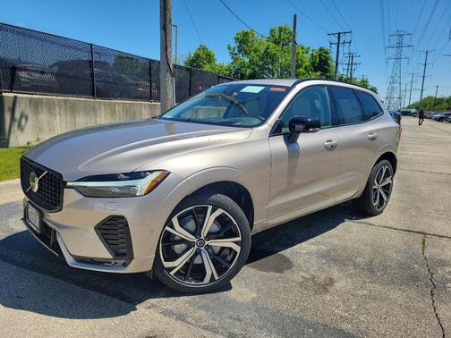 2025 Volvo XC60 B5 Ultra