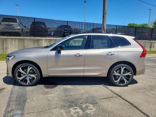 2025 Volvo XC60 B5 Ultra