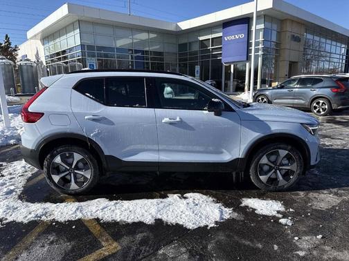 2026 Volvo XC40 B5 Plus