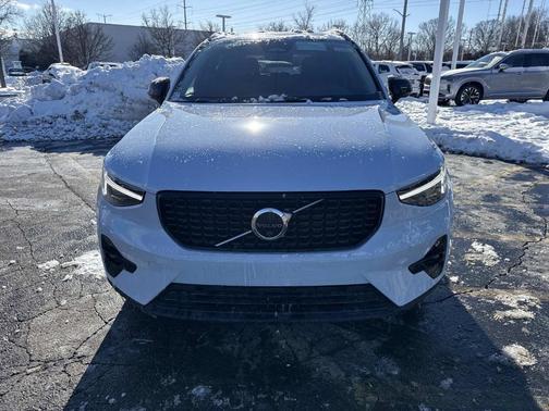 2026 Volvo XC40 B5 Plus