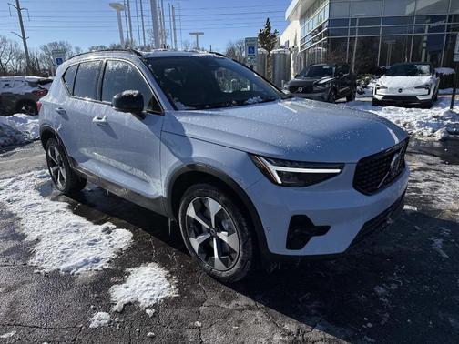 2026 Volvo XC40 B5 Plus