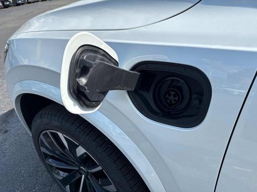 2025 Volvo XC90 Plug-In Hybrid T8 Plus 7-Seater