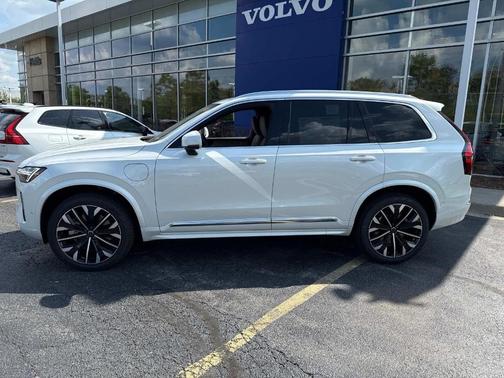 2025 Volvo XC90 Plug-In Hybrid T8 Plus 7-Seater