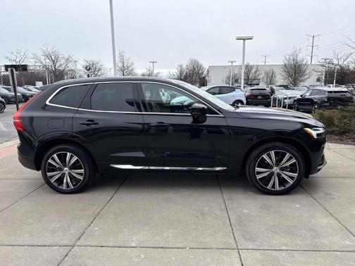 2023 Volvo XC60 B5 Plus Bright Theme