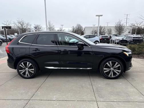 2023 Volvo XC60 B5 Plus Bright Theme