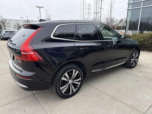 2023 Volvo XC60 B5 Plus Bright Theme