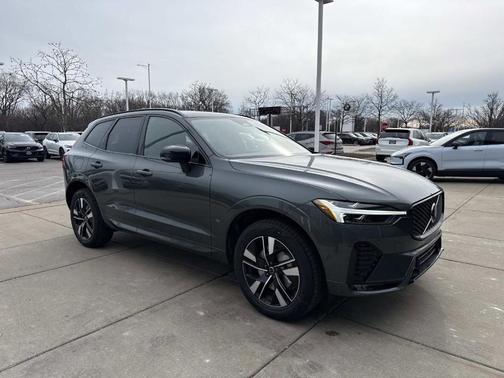 2026 Volvo XC60 B5 Plus