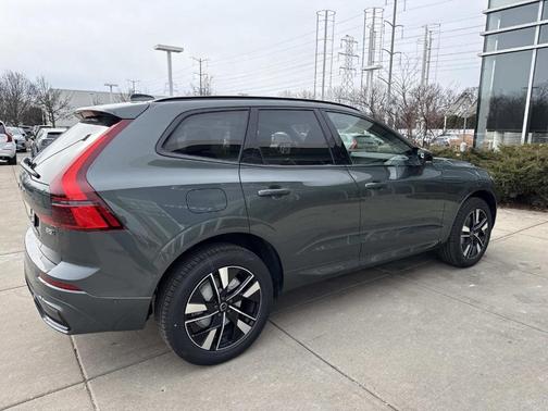 2026 Volvo XC60 B5 Plus