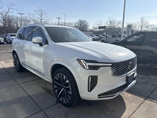 2025 Volvo XC90 B6 Plus 7-Seater