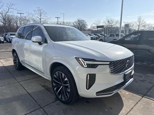 2025 Volvo XC90 B6 Plus 7-Seater