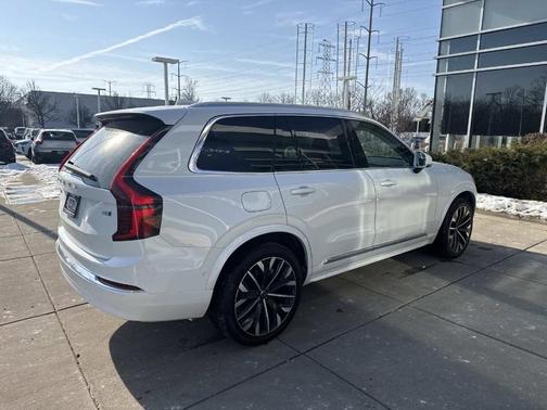2025 Volvo XC90 B6 Plus 7-Seater