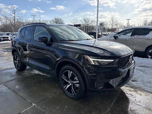 2026 Volvo XC40 B5 Core