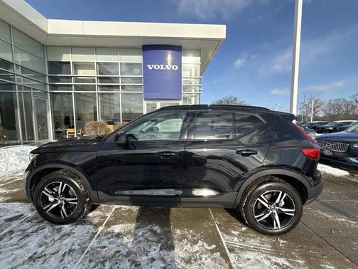 2026 Volvo XC40 B5 Core