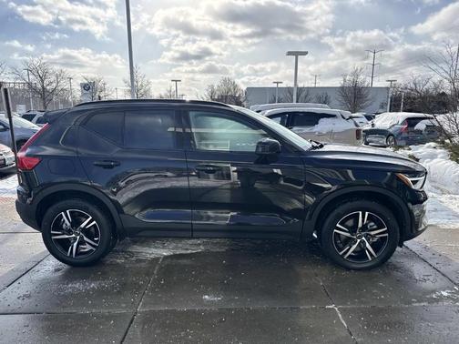 2026 Volvo XC40 B5 Core