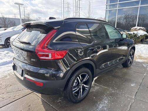 2026 Volvo XC40 B5 Core
