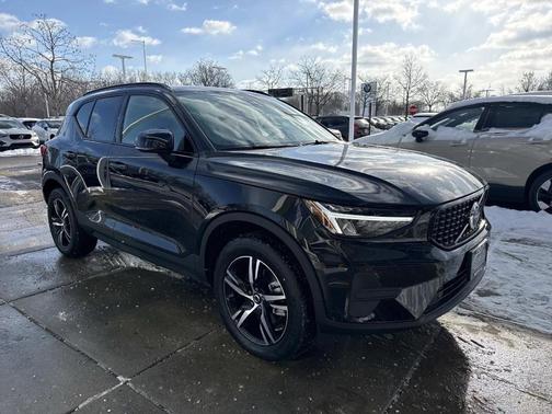 2026 Volvo XC40 B5 Core