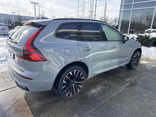 2026 Volvo XC60 B5 Ultra