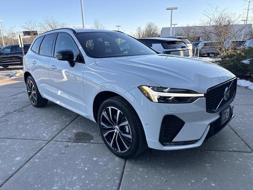 2024 Volvo XC60 B5 Plus Dark Theme