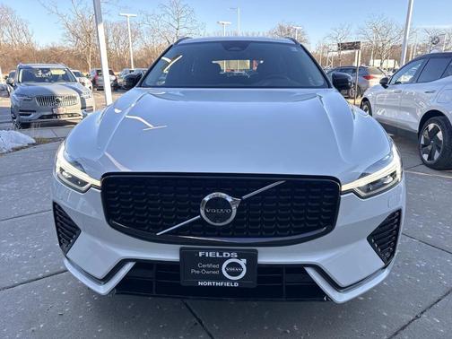 2024 Volvo XC60 B5 Plus Dark Theme