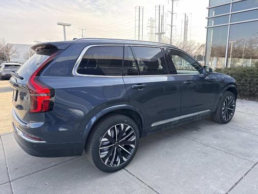 2026 Volvo XC90 B6 Plus 7-Seater