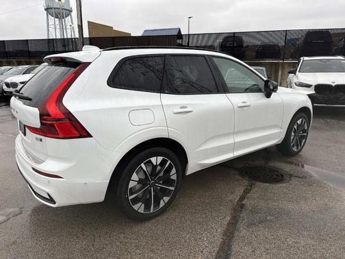 2026 Volvo XC60 B5 Plus