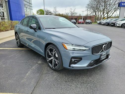 2024 Volvo S60 B5 Core Dark Theme