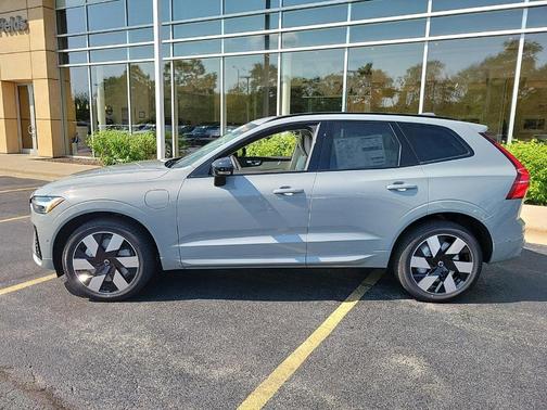 2025 Volvo XC60 Plug-In Hybrid T8 Plus