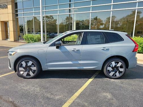 2025 Volvo XC60 Plug-In Hybrid T8 Plus