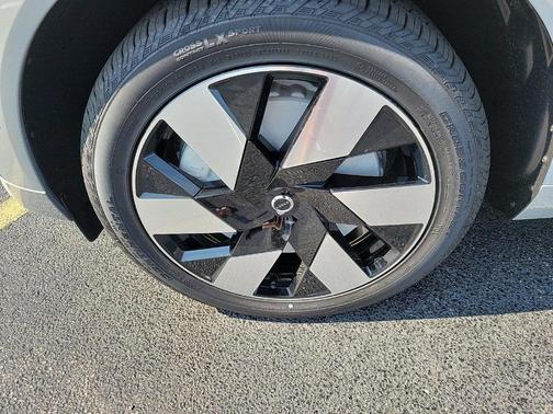 2025 Volvo XC60 Plug-In Hybrid T8 Plus