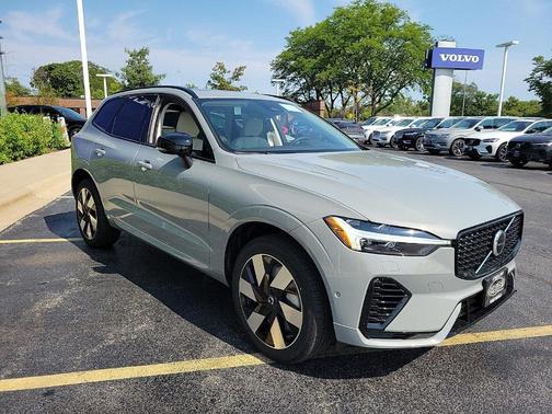 2025 Volvo XC60 Plug-In Hybrid T8 Plus