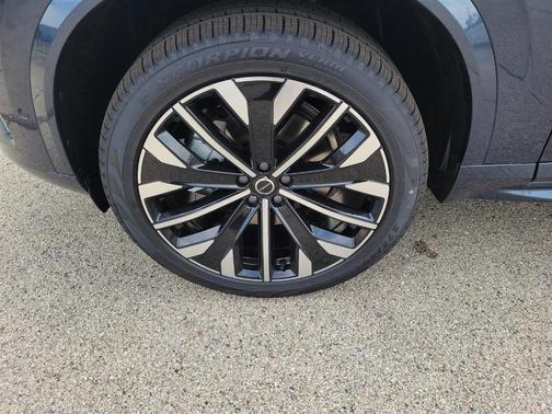 2025 Volvo XC90 B5 Plus 7-Seater