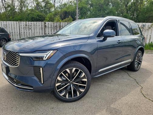 2025 Volvo XC90 B5 Plus 7-Seater