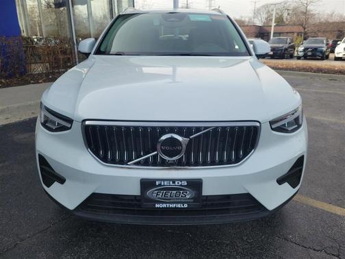 2025 Volvo XC40 B5 Core Bright Theme