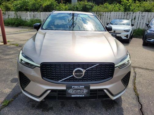 2025 Volvo XC60 B5 Core