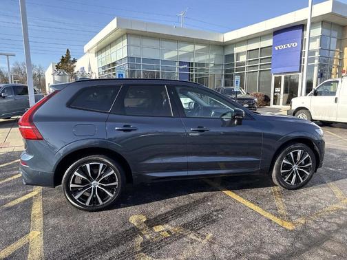 2025 Volvo XC60 B5 Plus