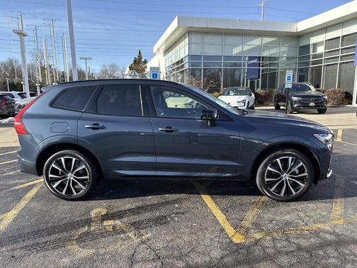 2025 Volvo XC60 B5 Plus